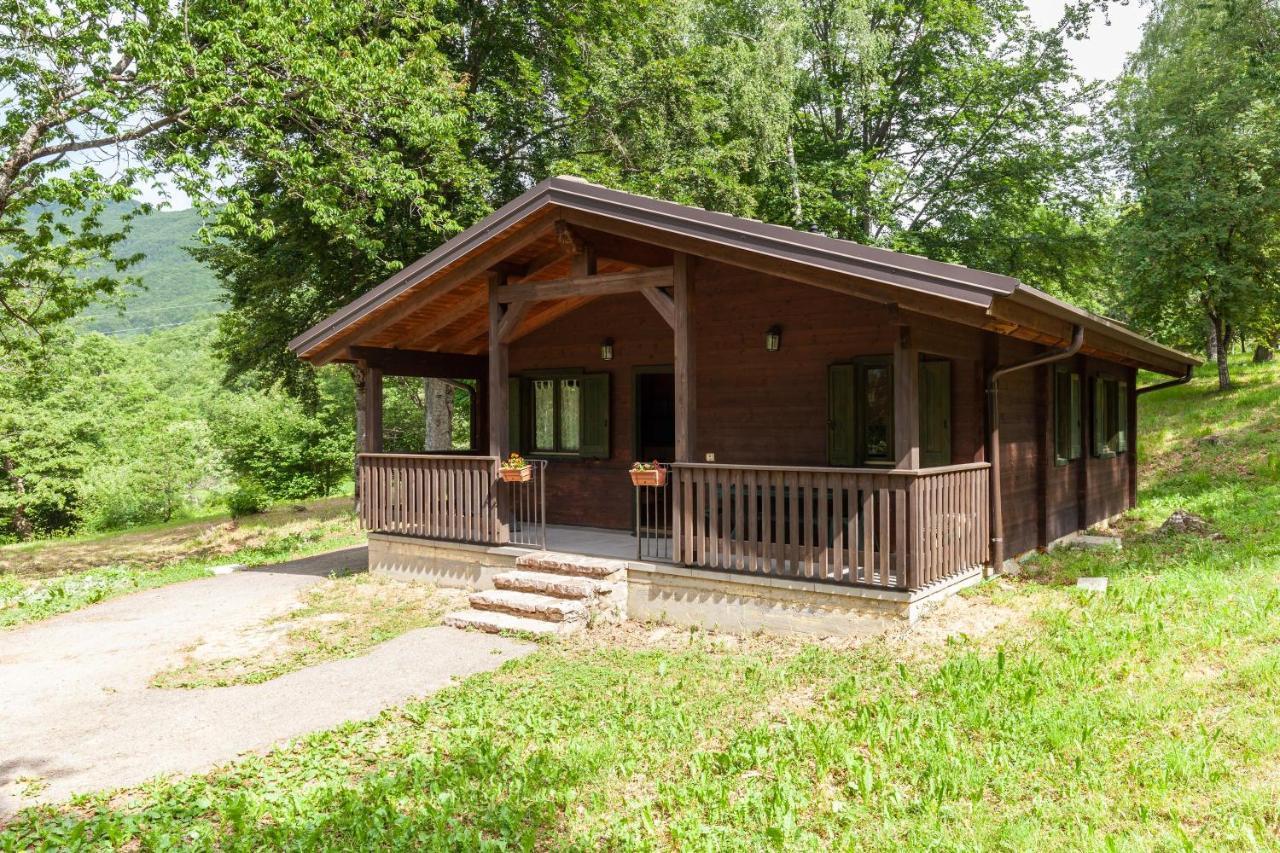 Villaggio Anemone - Chalet Mirtillo Capanne di Sillano Exterior foto